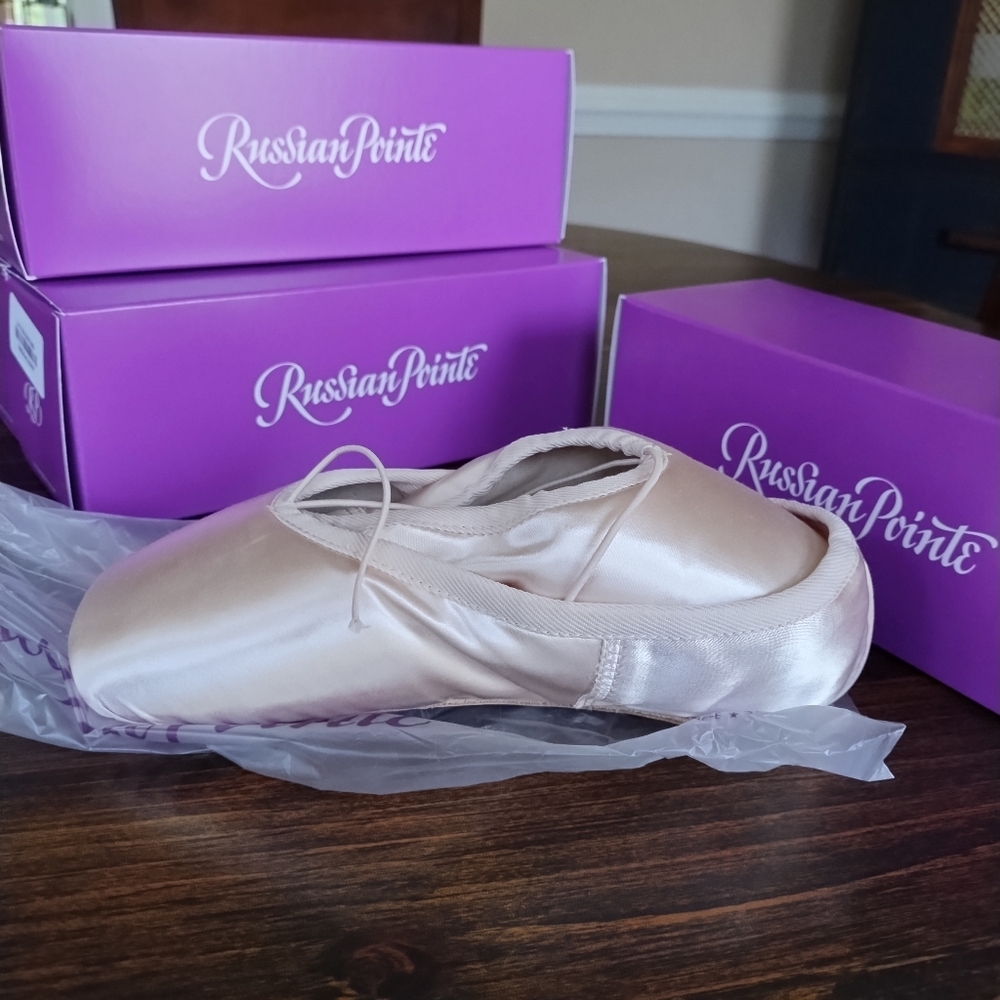 Russian Pointe Muse Pink Pointe Ballet Shoes w/Drawstrings NIB
